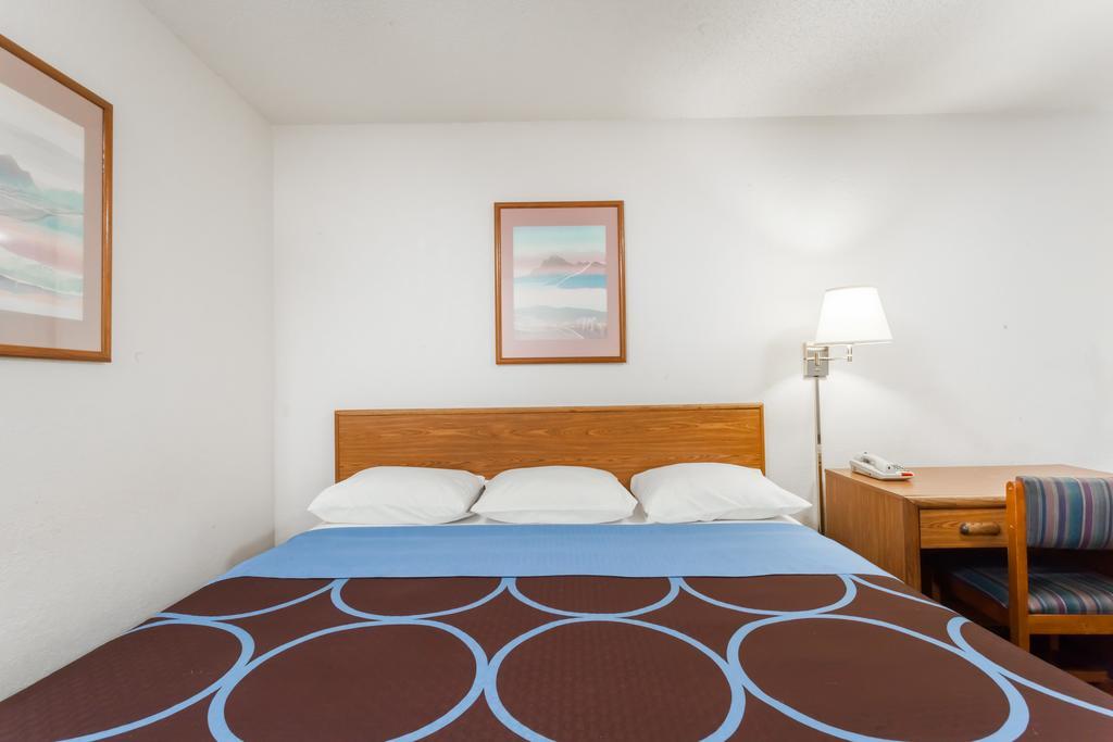 Super 8 By Wyndham Sidney Ny Hotel Exterior photo