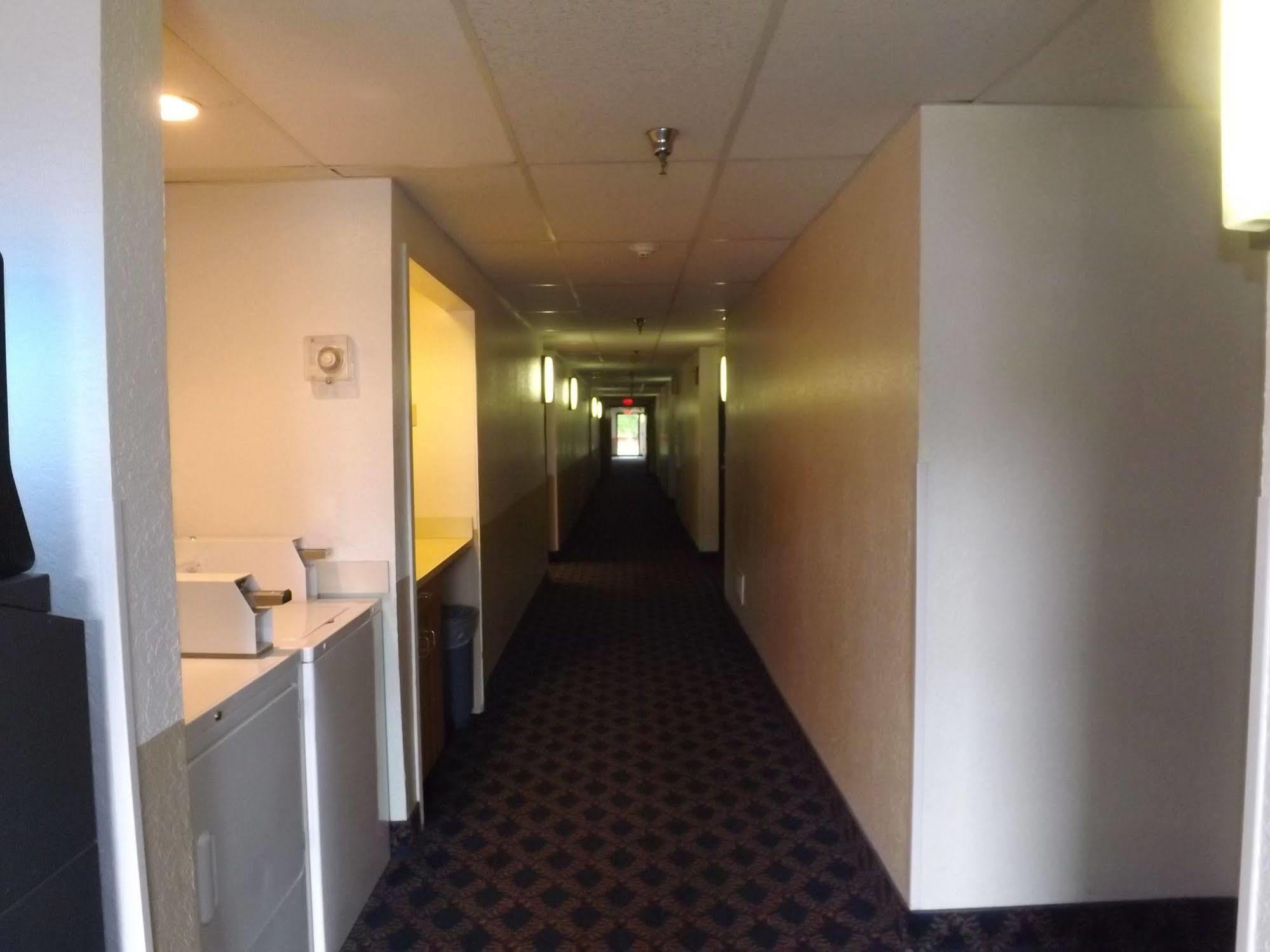 Super 8 By Wyndham Sidney Ny Hotel Exterior photo